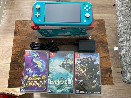 【2か月ほど使用の美品】Switch　Lite　（スイッチライト）　ゼルダ最新作ティアキンを含む、ゲーム３本付