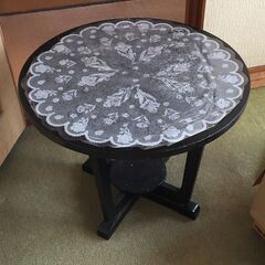 昭和の古い丸テーブル
