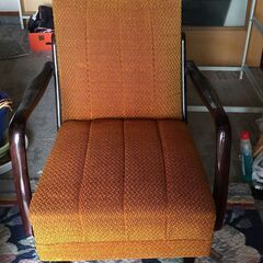 昭和の古い大きめレトロ椅子