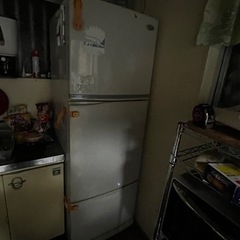 古い冷蔵庫引越しの為処分‼️