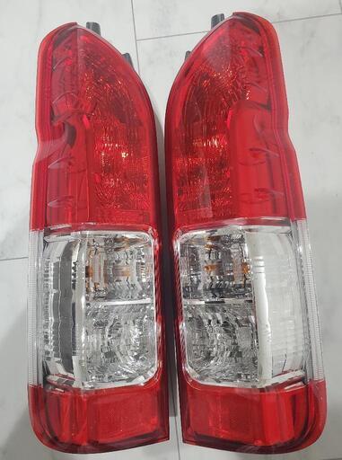 200系ハイエーススーパーGL純正テールランプ左右セット ハイエース純正