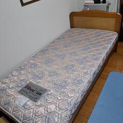 【条件割引あり】シンプルな木製シングルベッド