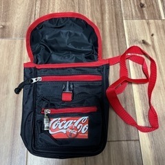 コカコーラのバッグになります。