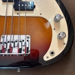 フェンダー プレシジョン　タイプ　エレキベース Fender P...