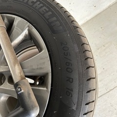 【値下げしました】トヨタ純正アルミ　タイヤ　ナット付き