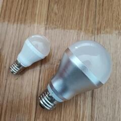 LED電球 TOSHIBA LDA6L/3(E26)とLDA4L...