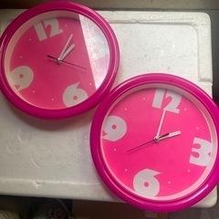 ピンク掛け時計２個セット