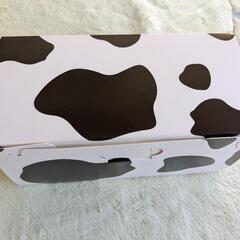 牛柄の紙箱  横長の形状