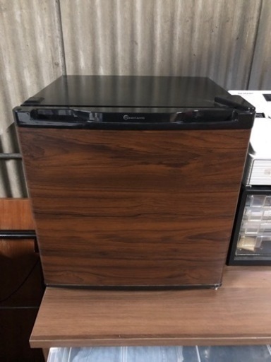 セール！　2021年　冷蔵庫 46L おしゃれ 木目 ダークウッド　TOHOTAIYO