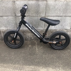 ストライダー的　キックバイク　黒　子供用　自転車