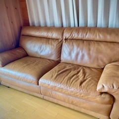 大きめのレザーのソファー　