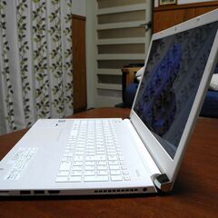 とても綺麗! TOSHIBA 高精細フルHD 15.6インチ 高速SSD （返品可）