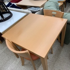 正方形テーブル&椅子2脚セット ※2400010241970