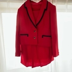リナ　TOKYO 赤いスーツ