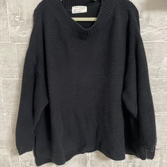 ブラックニットセーター