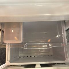 ☆中古￥14,300！Hisense　104㍑2ドア冷蔵庫　家電　2021年製　HR-D15CB型　幅48㎝ｘ奥行60㎝ｘ高さ123㎝　【BJ227】