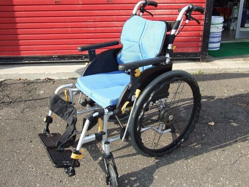 【紋別市発】車椅子　中古品　成人用　普通型、自走式、自操式車椅子　使用重量１００㎏　メーカー不明　パンク/故障/変形なし　使用感あり　中古動作確認品