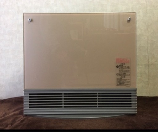 ガスファンヒーター(中古品)すぐに暖まります。丈夫なガスホース２mと５m付き。1万円