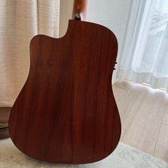 シンガポール発高級ギター　Maestroのエレクトリックアコースティックギター