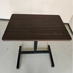 【無料】昇降機能付きのテーブル