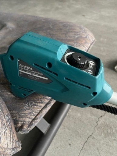 makita マキタ 充電式草刈機 MUR142UD 刈払機 バッテリー 充電器付き