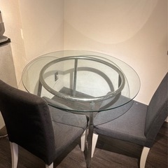 ガラスダイニングテーブル　椅子2つ付き