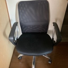 オフィスチェア　肘付き　椅子①