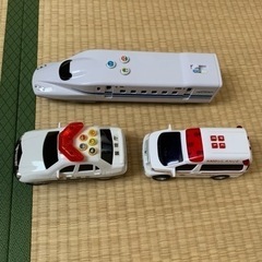 新幹線、パトカー、救急車おもちゃ