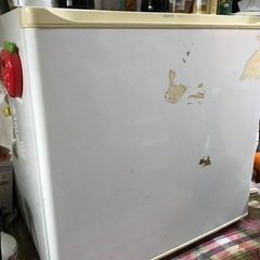 サンヨー　小型冷蔵庫　【無料】