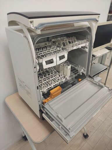 Panasonic　食器洗い乾燥機　NP-TR8-T