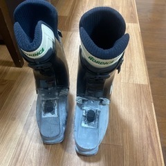 スキー靴（27.5cm）