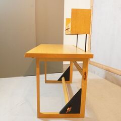 北海道のTAKUMI KOHGEI(匠工芸)のオーク無垢材 デスクです。天然木のナチュラルな質感が魅力の学習机。リビングや書斎に置いてワークデスクとしても活躍してくれます！北欧スタイルや和モダンなど♪DJ419