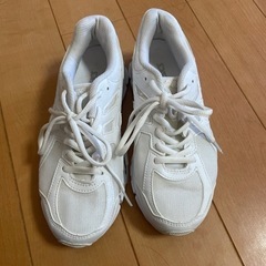 白スニーカー（asics）22.0cm