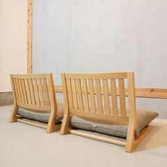 表参道にあるおしゃれなインテリアショップWISEWISE(ワイスワイス)のAKI(アキ) 座椅子/座布団付 2脚セット。オーク無垢材のナチュラル感と和のテイストが優しい雰囲気のローチェアーです♪DJ436