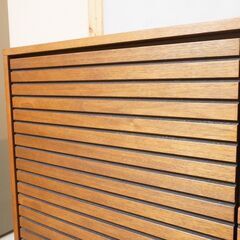 Hiromatsu Furniture(広松木工)のVERA CREPA(ベラクレッパ) キャビネット。オーク材の木目を活かしたスリットが魅力的なサイドボードは北欧スタイルやカフェ風のお部屋に♪DJ439