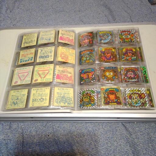 希少！35年前　懐かしいビックリマンチョコシール　317枚　アルバム付き　ヘッド　天使　悪魔　お守りがランダムに入ってます！　お宝があるかも！当方ビックリマンシールには知識が無い為、画像にてご判断願います。 希少！35年前 懐かしいビックリマンチョコシール 317枚 アルバム付き