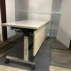 オカムラ スタックテーブル パネル付き 8184B