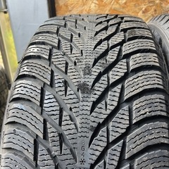 バリ山　NOKIAN TYRES HAKKAPELIITTA R3 245/45R18 スタッドレス　タイヤ　2018年製　18インチ