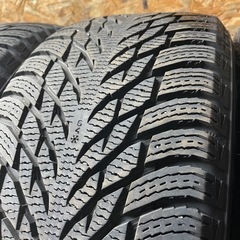 バリ山　NOKIAN TYRES HAKKAPELIITTA R3 245/45R18 スタッドレス　タイヤ　2018年製　18インチ