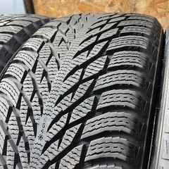 バリ山　NOKIAN TYRES HAKKAPELIITTA R3 245/45R18 スタッドレス　タイヤ　2018年製　18インチ