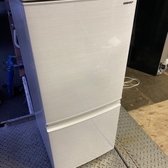 北九州市内配送無料　保証付き　2019年　SJ-D14E-W 冷蔵庫 ホワイト系 [2ドア /右開き/左開き付け替えタイプ /137L]