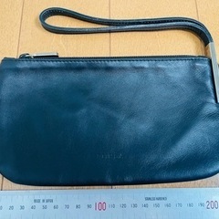 希少　フルラ　FURLA  黒　ポーチ