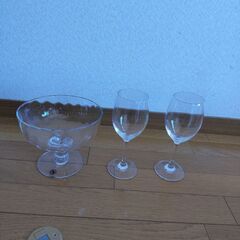 ガラス花瓶とワイングラス 2個