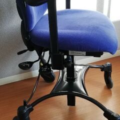 座面電動昇降式車椅子