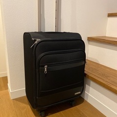 キャリーバッグ　スーツケース　機内持込可能サイズ