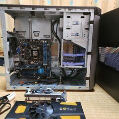 PCパーツ グラフィックカード3枚、マザーボード、PCケースのセット