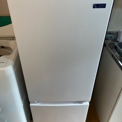 冷蔵庫（2019年製、ドリンクケース割れあり）