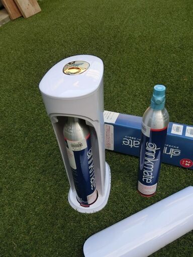 ドリンクメイト 炭酸 未開封ガスシリンダー1本、使用済み1本付き