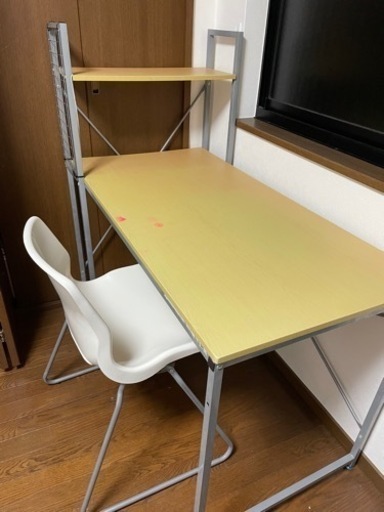 デスクと椅子