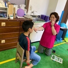 未就学児や小学生の発達障害や不登校児など対象とした成長のための土台を築くための発達支援を行うスタジオです。 - 教室・スクール